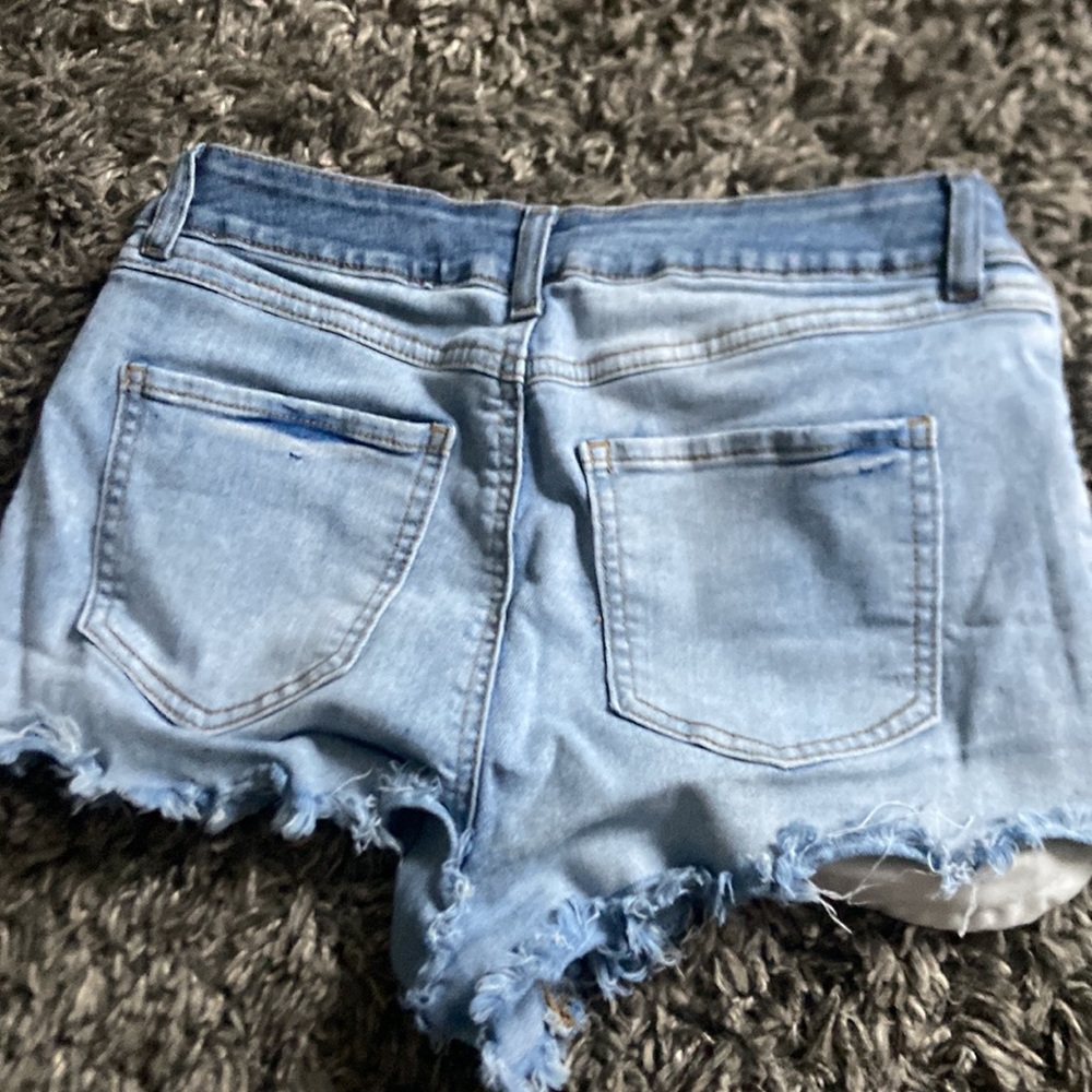 Shorts - Picture 2 of 3